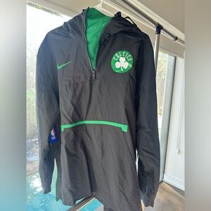 Men’s never worn Celtics windbreaker M